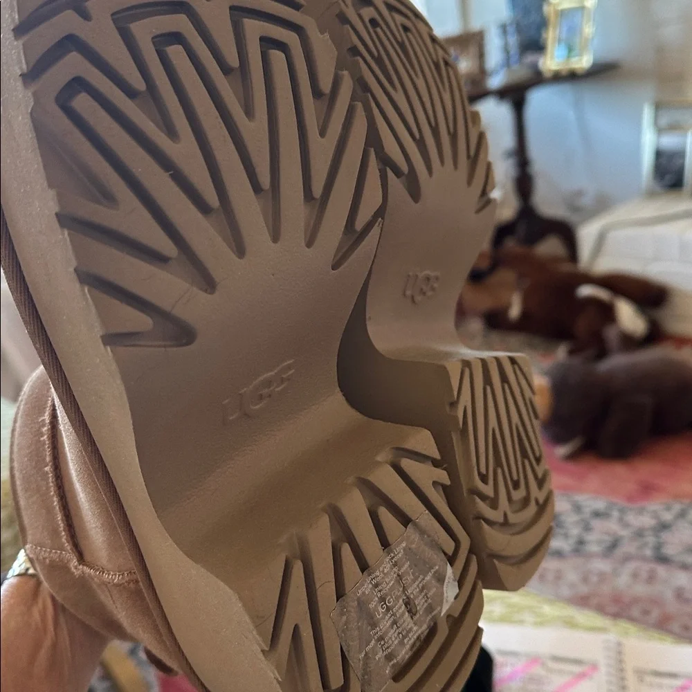 UGG Tan Suede Platform Boots - Picture 3 of 3